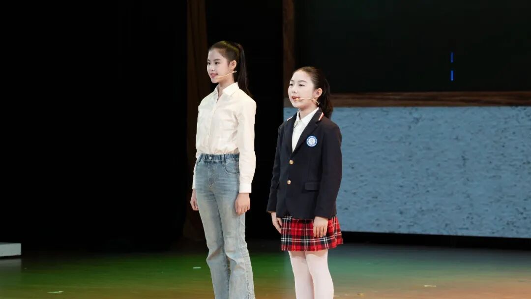 《漫卷西风迢迢路》演出现场。图:盐城市京师实验学校